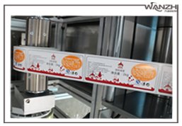 全自動卷膜貼標（biāo）機_卷膜貼標機_一起草 www.17.com网站自動化