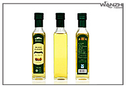 全自（zì）動方瓶四麵貼標機_ 方瓶全包圍（wéi）貼標機_東（dōng）莞市一起草 www.17.com网站自動化科技（jì）有限公司（sī）