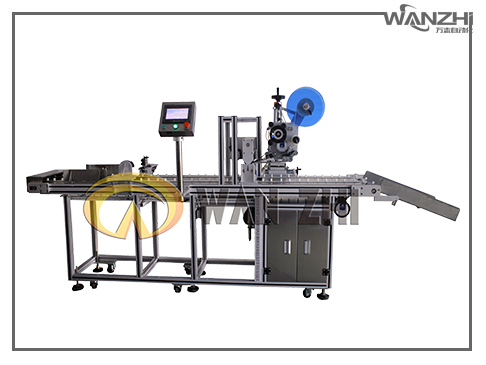 全自動濾芯（xīn）器貼標機（jī），濾芯器貼標機，圓瓶貼標機，自動貼標機，定位式貼標機，圓瓶定位貼標機