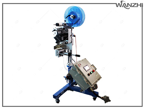 吸貼式流水線貼標（biāo）機（jī）,流水線吸（xī）貼式貼（tiē）標機,流水線平麵貼標機廠家