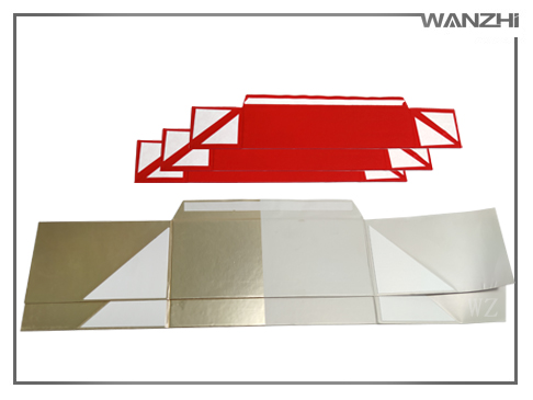 折疊盒側板多功（gōng）能貼雙麵膠機_折疊盒貼雙麵膠機_東莞市一起草 www.17.com网站自動化科技（jì）有限公司（sī）